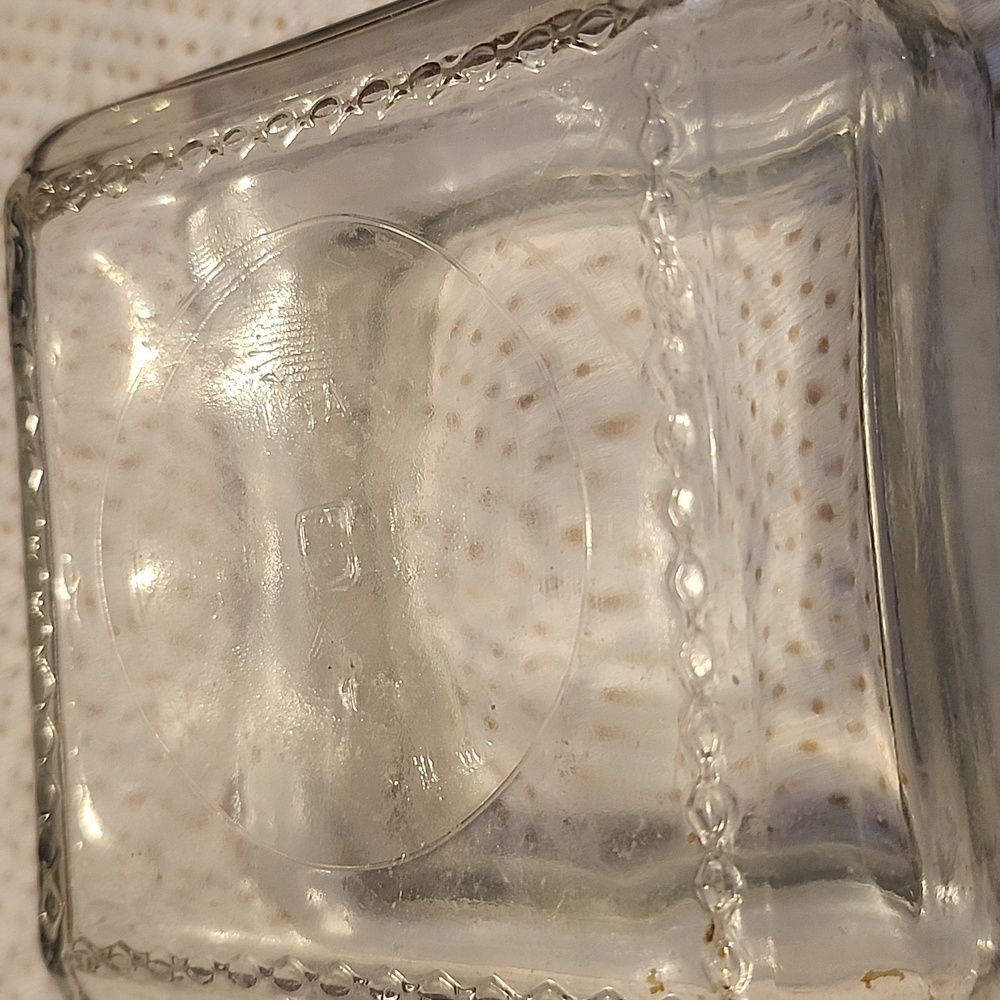 Anchor Hocking Square Glass Canister.        Set of 2 Airtight - Picture 6 of 6